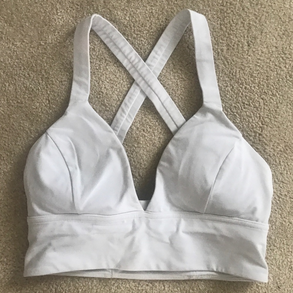 White lululemon sports bra